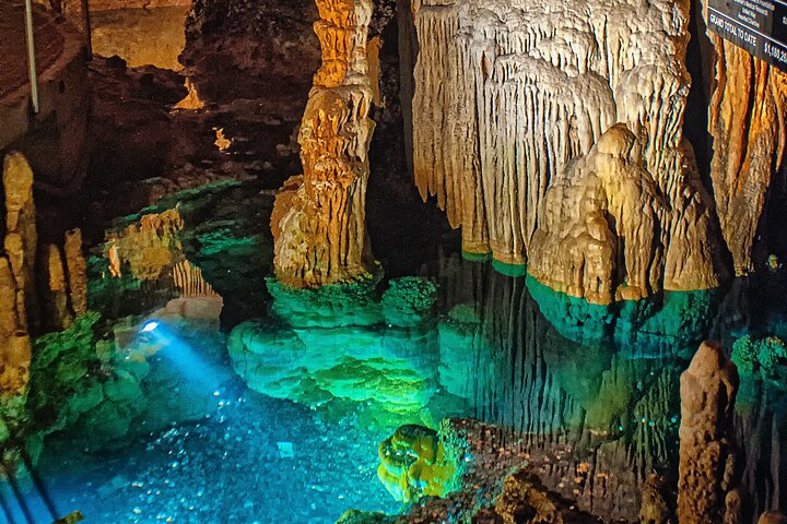 Luray Caverns Private Round Trip Transfer By Luxury Vehicle - Photo 1 of 3